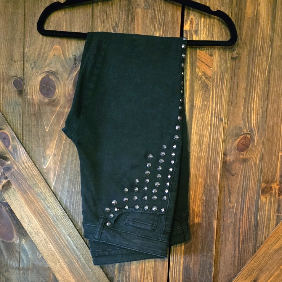 5/$25forever 21 Studded Black Jeans